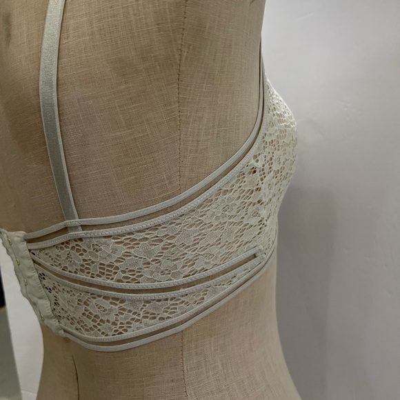 VICTORIA  SECERT 💕White  Lacey bralette👙ADJUSTABLE STRAPS⭐️⭐️size S - Picture 3 of 10